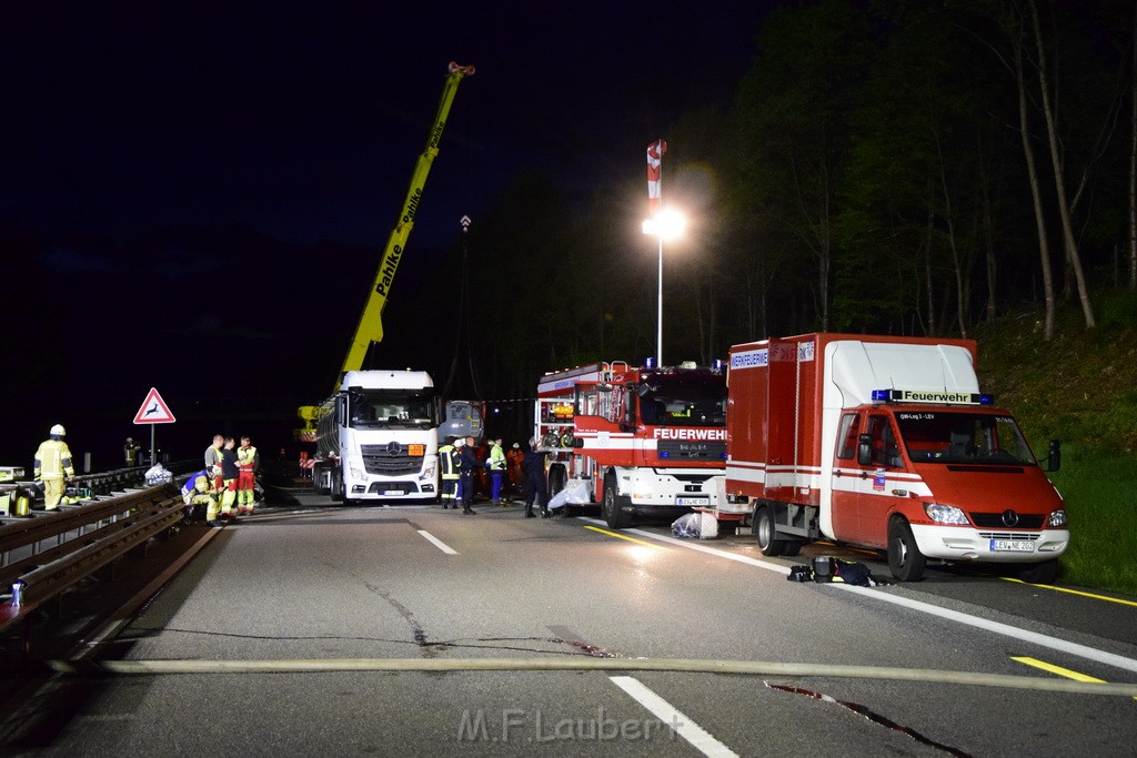 VU Gefahrgut LKW umgestuerzt A 4 Rich Koeln Hoehe AS Gummersbach P673.JPG - Miklos Laubert